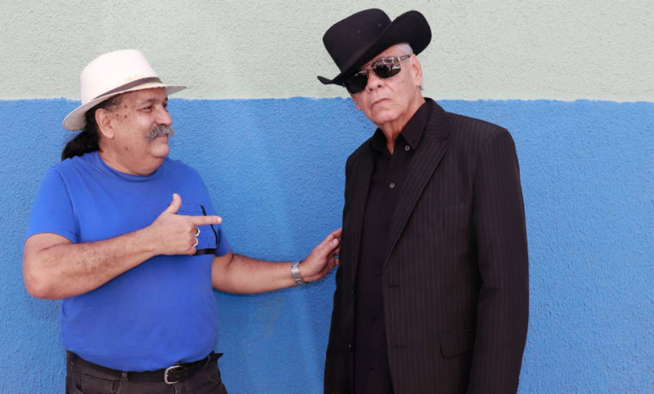 Zuza e Luiz Tarcísio, o Waldick Soriano cover, comandam festa na Praça Laura Nigro (Olinda)