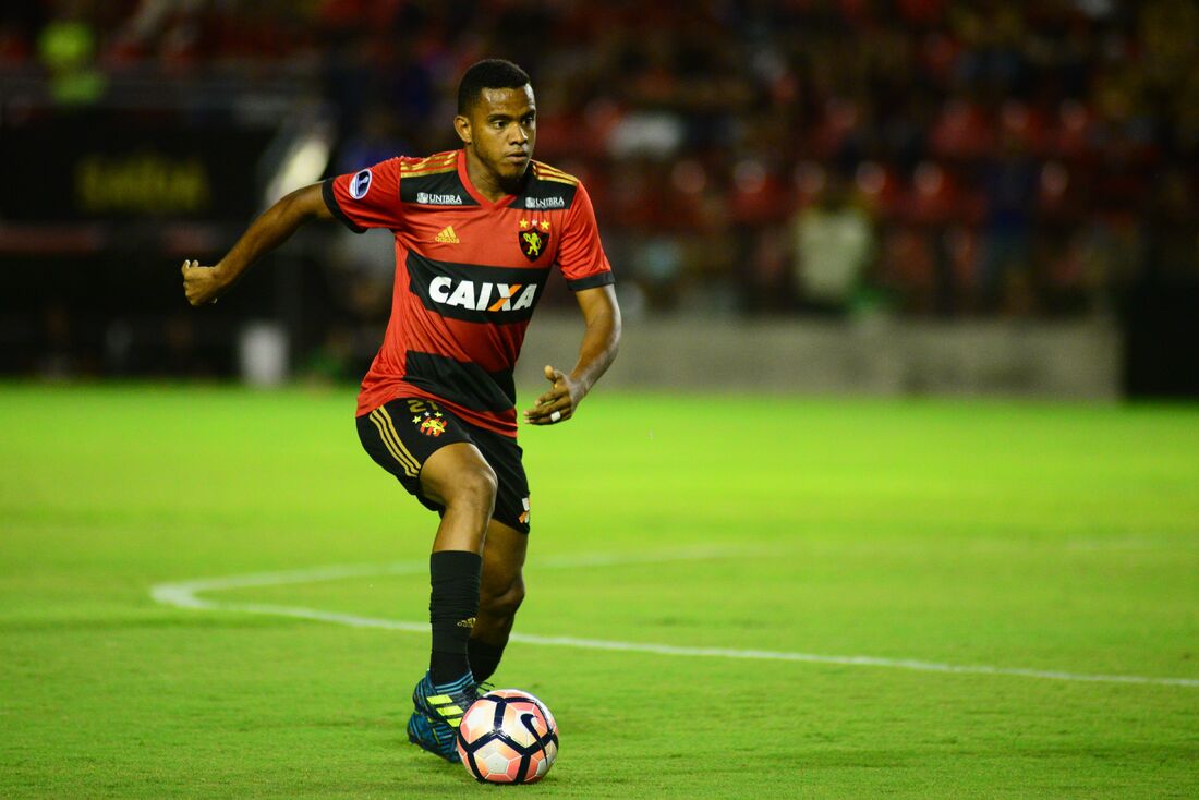 O volante Rithely, ex-Sport, está próximo de acertar com o Náutico