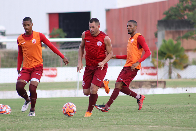 Wallace saiu no segundo tempo do jogo contra o Santa