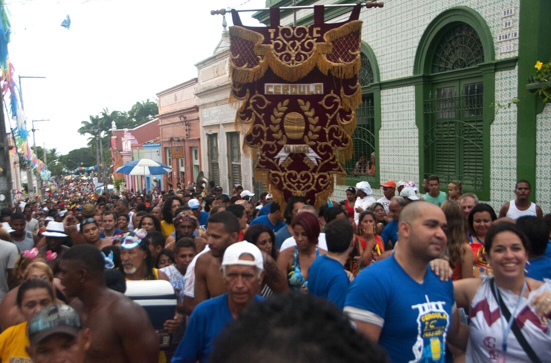 Ceroula ganha as ruas de Olinda nas prévias do Carnaval