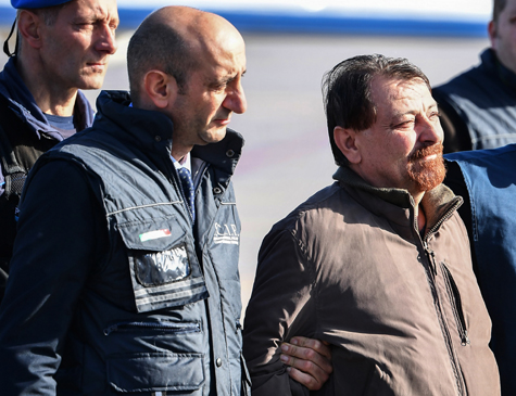 Cesare Battisti foi encontrado na Bolívia usando barba falsa