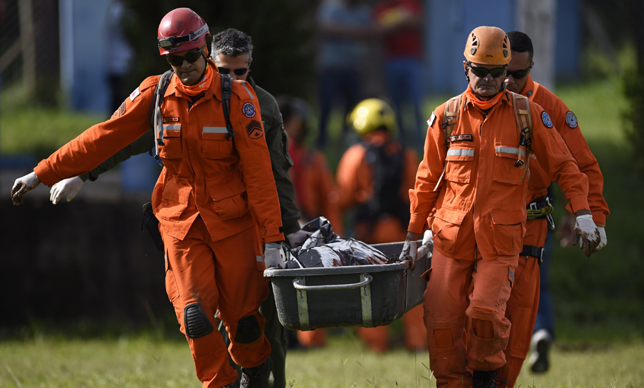 Regate de corpos após tragédia em Brumadinho, próximo ao Córrego do Feijão