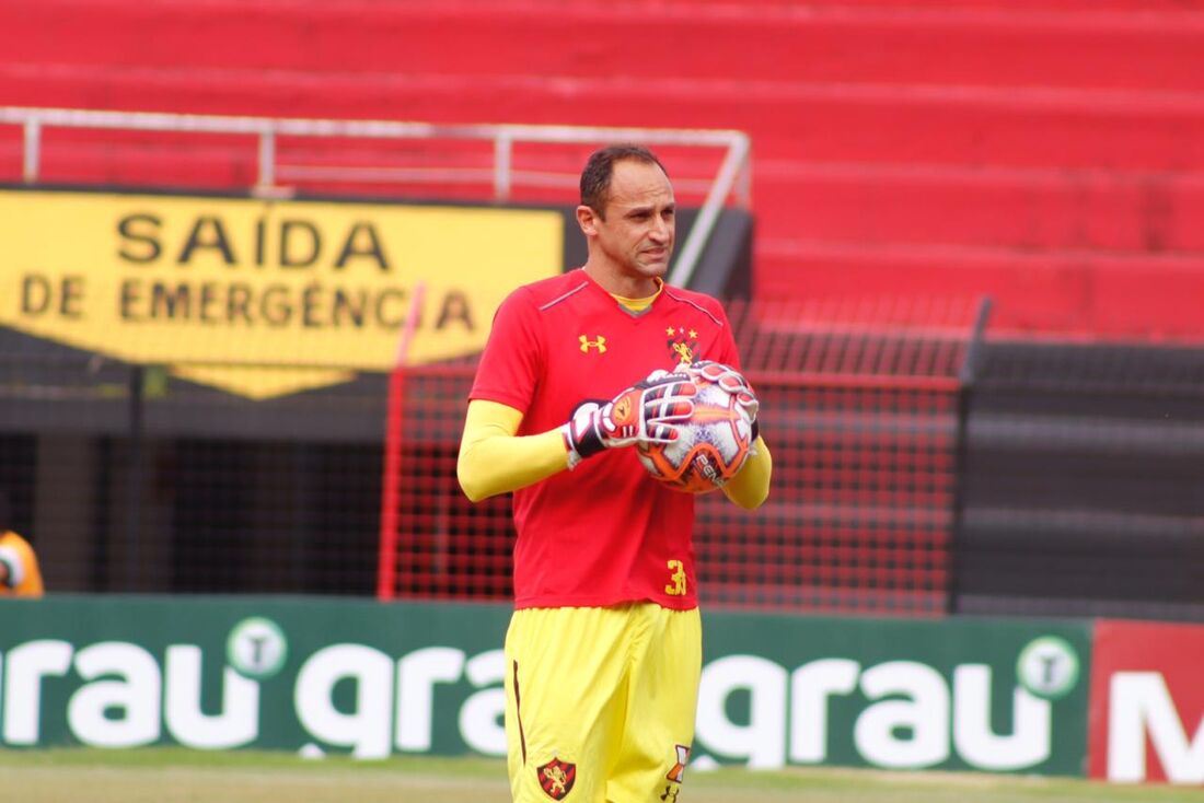 Magrão voltou a atuar pelo Sport, diante do Flamengo de Arcoverde