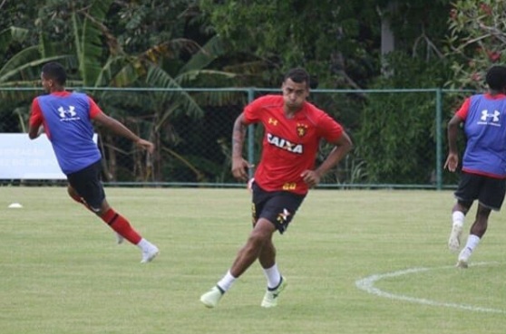 Candidato a goleador, Elton ressalta concorrência: "ninguém se acomoda"