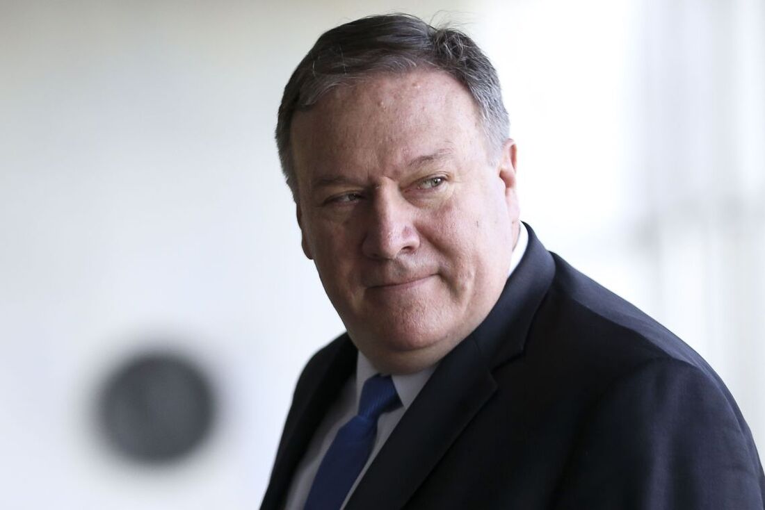 Mike Pompeo classificou como "calúnias" os comentários feitos por jornalistas e políticos que compararam os Estados Unidos a uma "república das bananas" em decorrência da invasão do Capitólio na quarta-feira