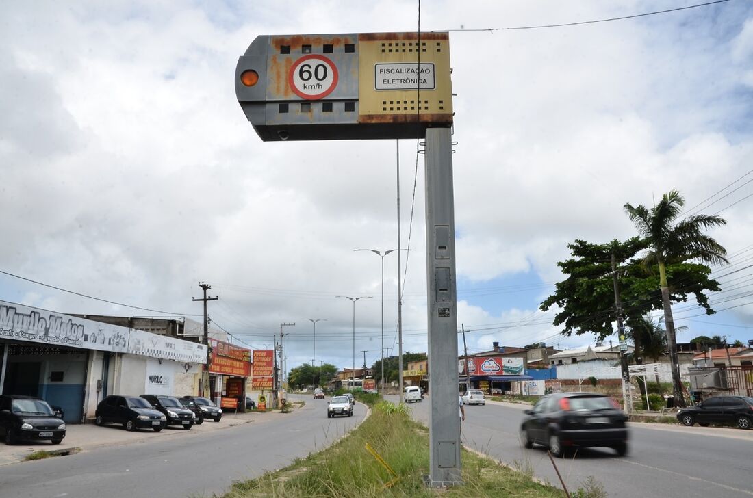 Lombada eletrônica localizada na PE-15, em Paulista