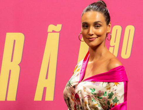 Débora está de volta à TV no papel de Gisela