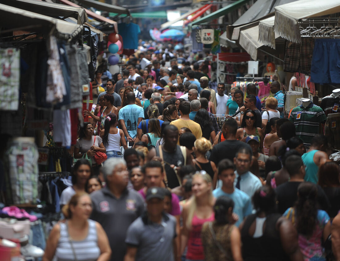 O contingente ocupado na população brasileira em junho, 101,83 milhões, é recorde da série histórica iniciada em 2012