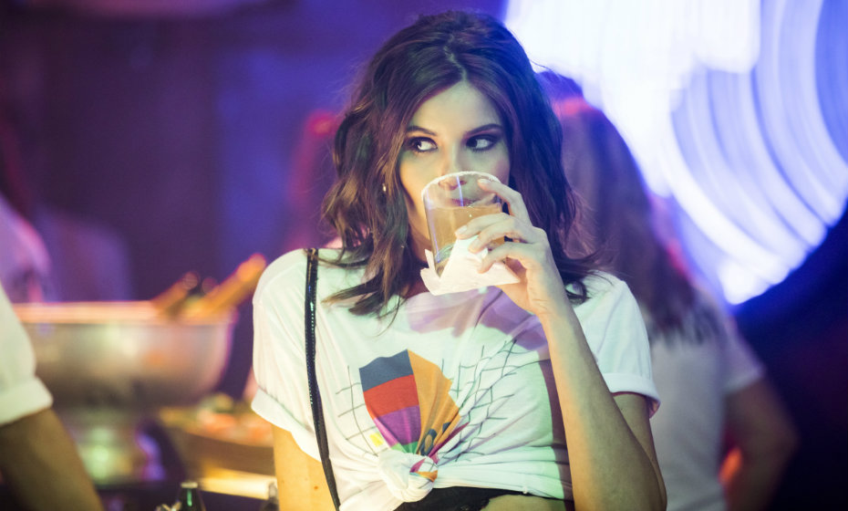 Camila Queiroz, a Vanessa de “Verão 90”, da Globo