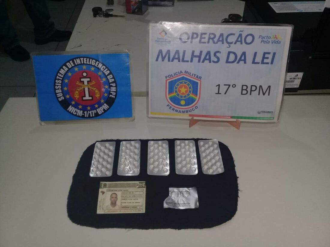 Medicamentos foram apreendidos por policiais do 17º BPM