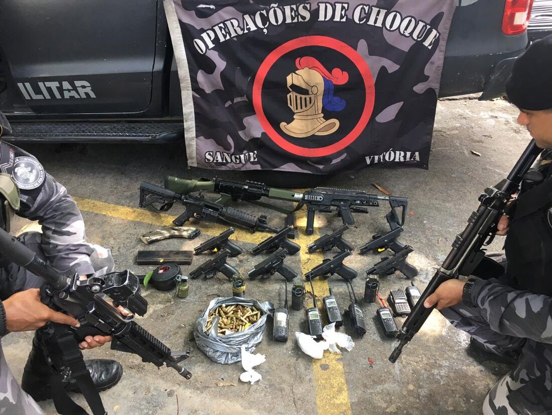 Material apreendido pelos policiais durante a operação