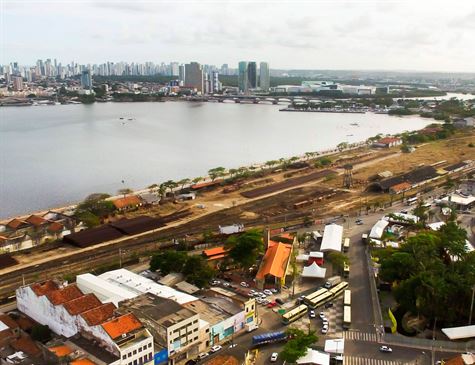 Área do projeto Novo Recife, que disponibiliza R$ 120 milhões para construção de um parque linear e empreendimentos mobiliários