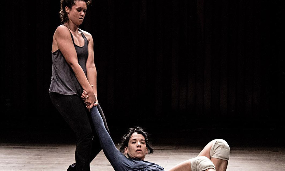 Cena da performance 'A enchente'