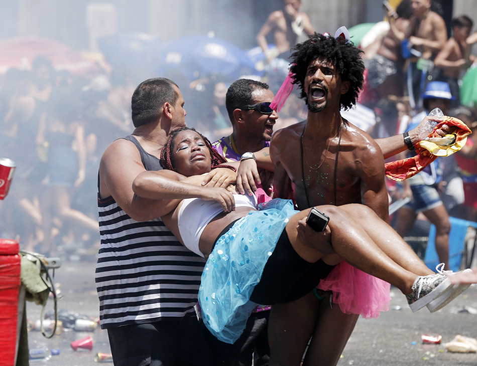 Fervo da Lud terminou com conflito entre PMs e foliões