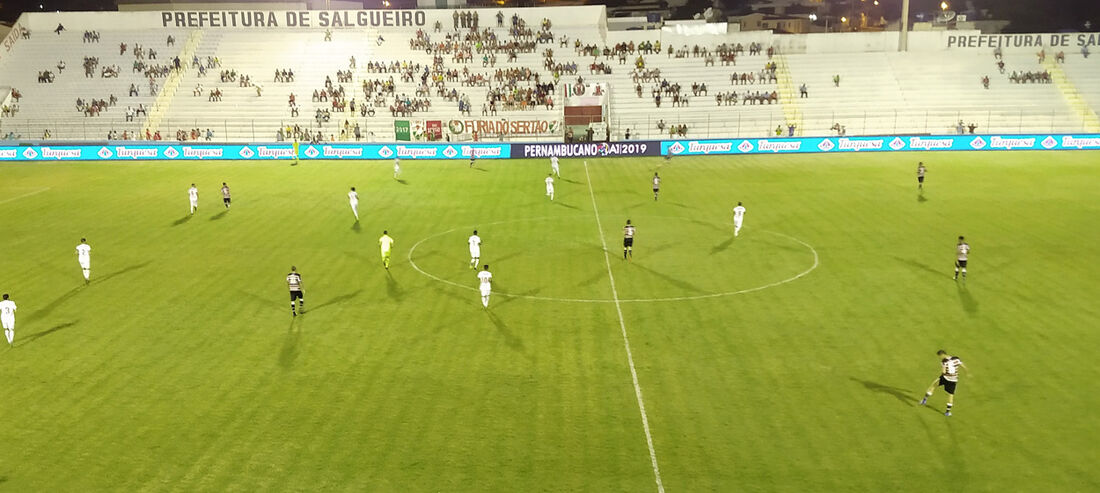 Salgueiro em ação no Cornélio de Barros