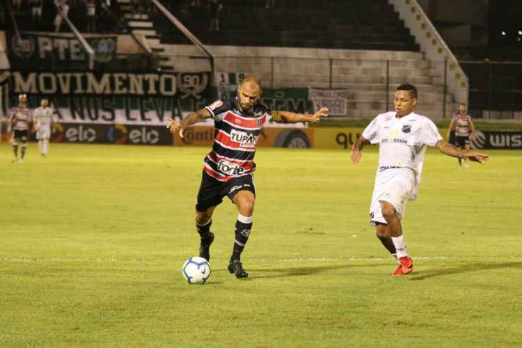 Meia Allan Dias no jogo contra o ABC/RN