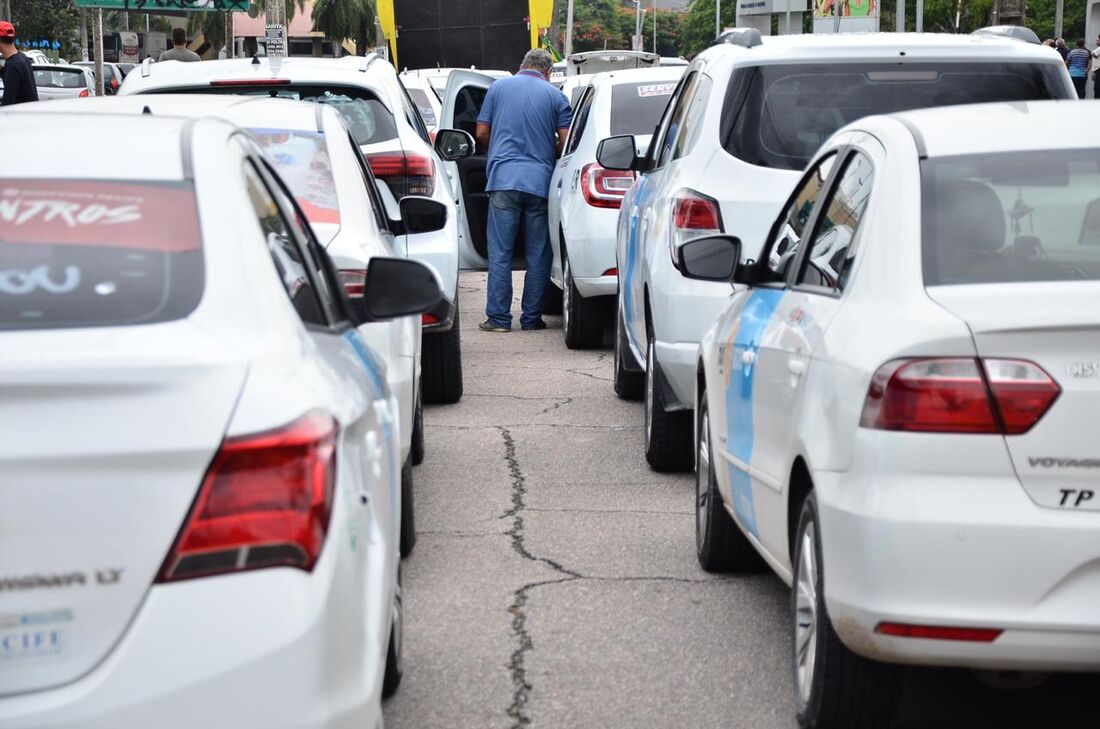 Auxílio destinado a caminhoneiros e taxistas será pago até dezembro