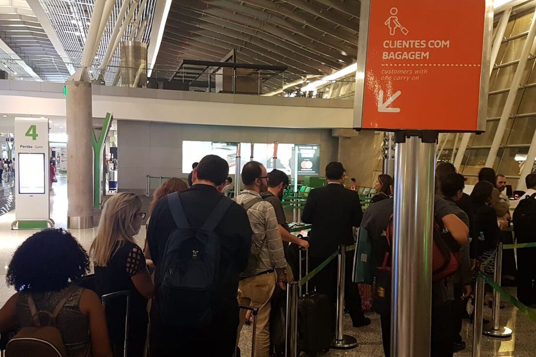 Conta de viagens internacionais teve déficit de US$ 1,204 bilhão em agosto, revela BC