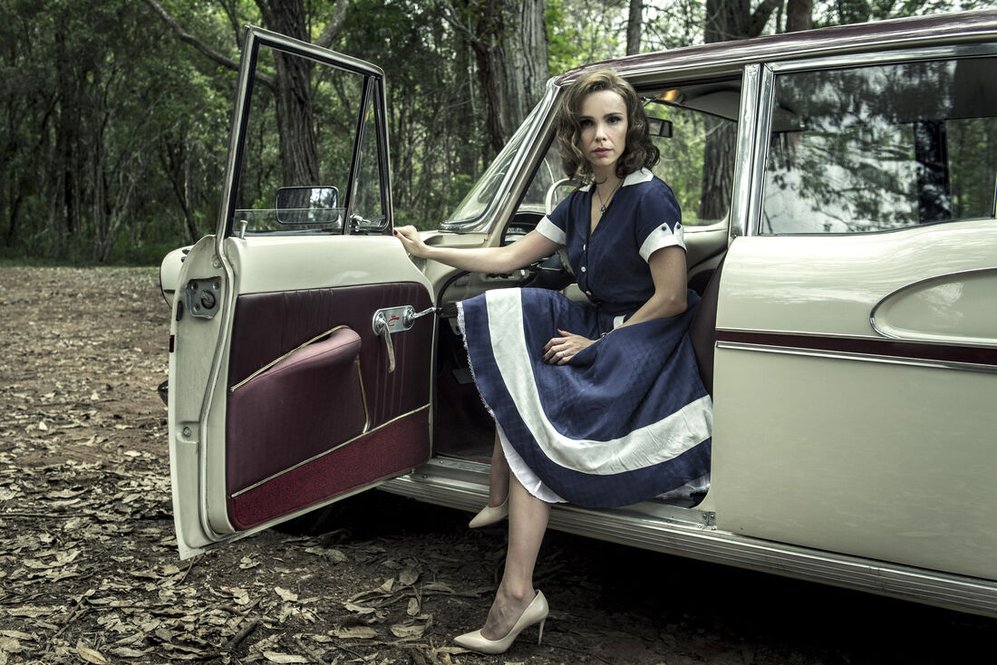 Débora Falabella intepreta Isabel, primeira-dama da fictícia cidade de São Miguel, em 'Se Eu Fechar Os Olhos Agora'