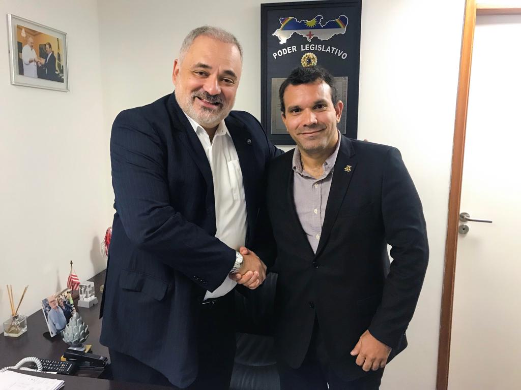 Deputado Marco Aurélio (PRTB), recebeu nesta segunda-feira (15), no gabinete, o representante do Movimento Brasil 200 em Pernambuco, Fabiano Lourenço.