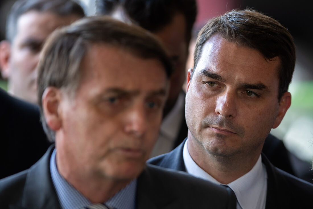 Bolsonaro e o filho Flávio Bolsonaro