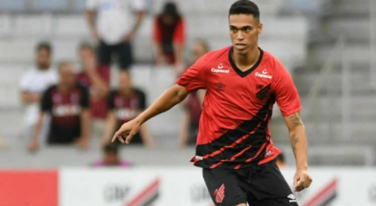 Zagueiro Éder Ferreira chega ao Sport até o meio de 2021 em definitivo. 