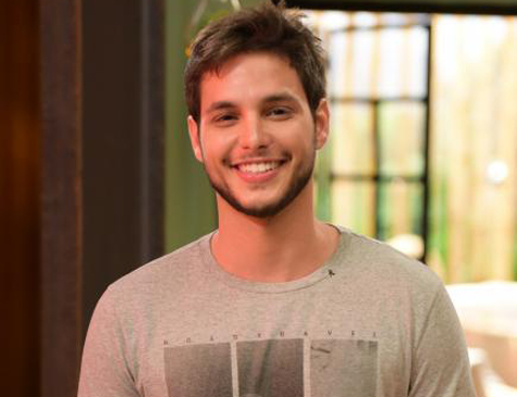 Bruno Guedes é Edison em 'Topíssima'