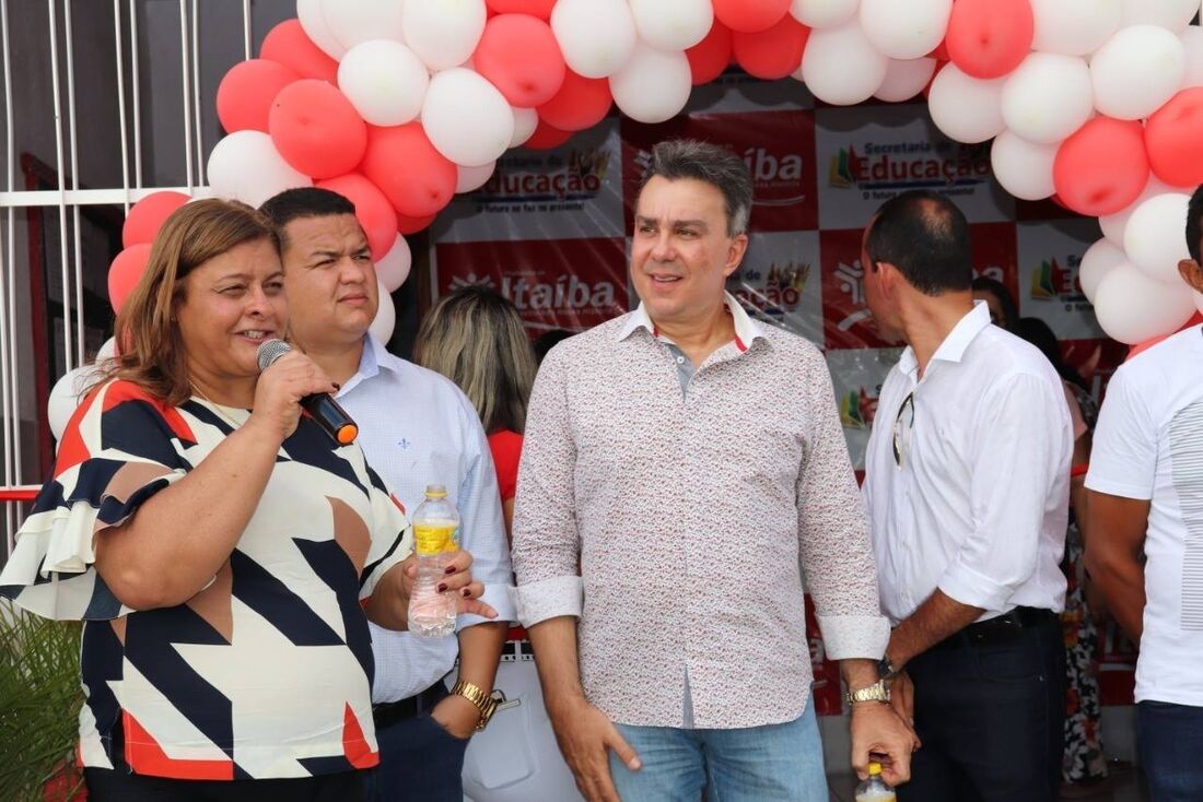 Ricardo Teobado (Podemos) e prefeita de Itaíba Regina da Saúde (PTB)