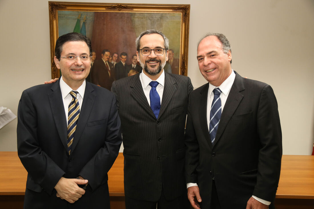 O presidente da Fundaj, Antônio Campos; o ministro da Educação, Abraham Weitraub; e o senador Fernando Bezerra Coelho 