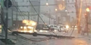 Poste cai em Casa Forte na manhã desta quinta-feira (13)