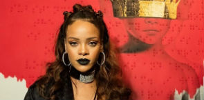 Rihanna, além de cantora, também é empresária de maquiagem