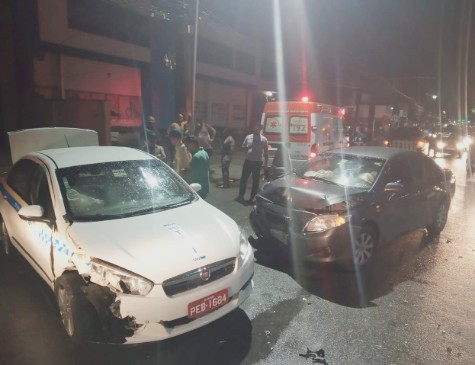 Colisão entre três veículos deixou dois feridos