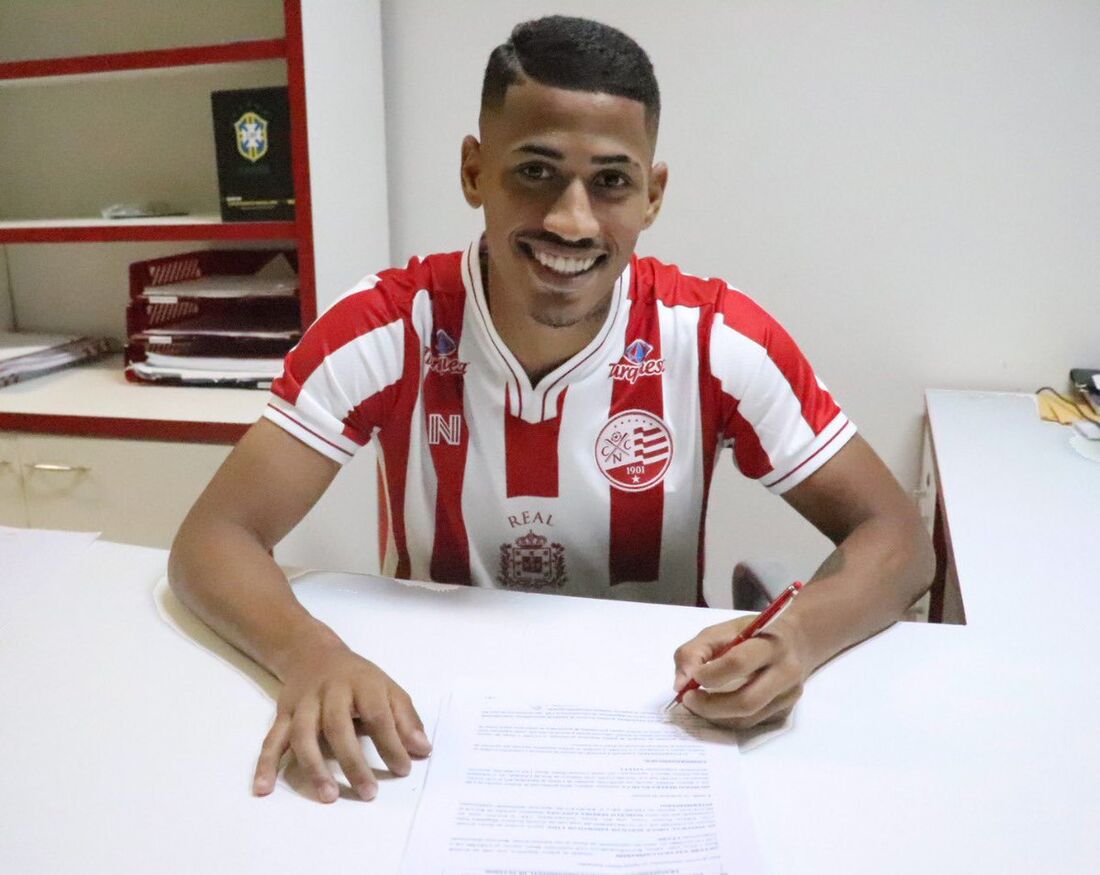 Hereda, lateral-direito do Náutico