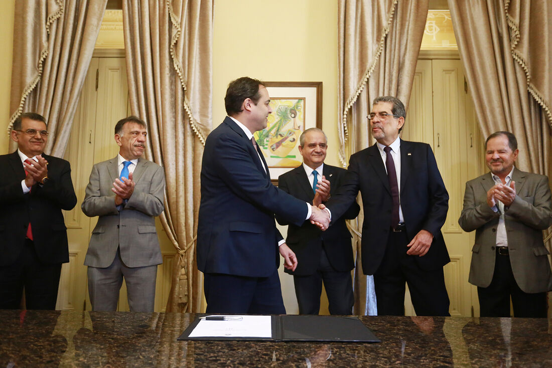 Cerimônia de posse do novo presidente da instituição aconteceu no gabinete do governador, no Palácio do Campo das Princesas
