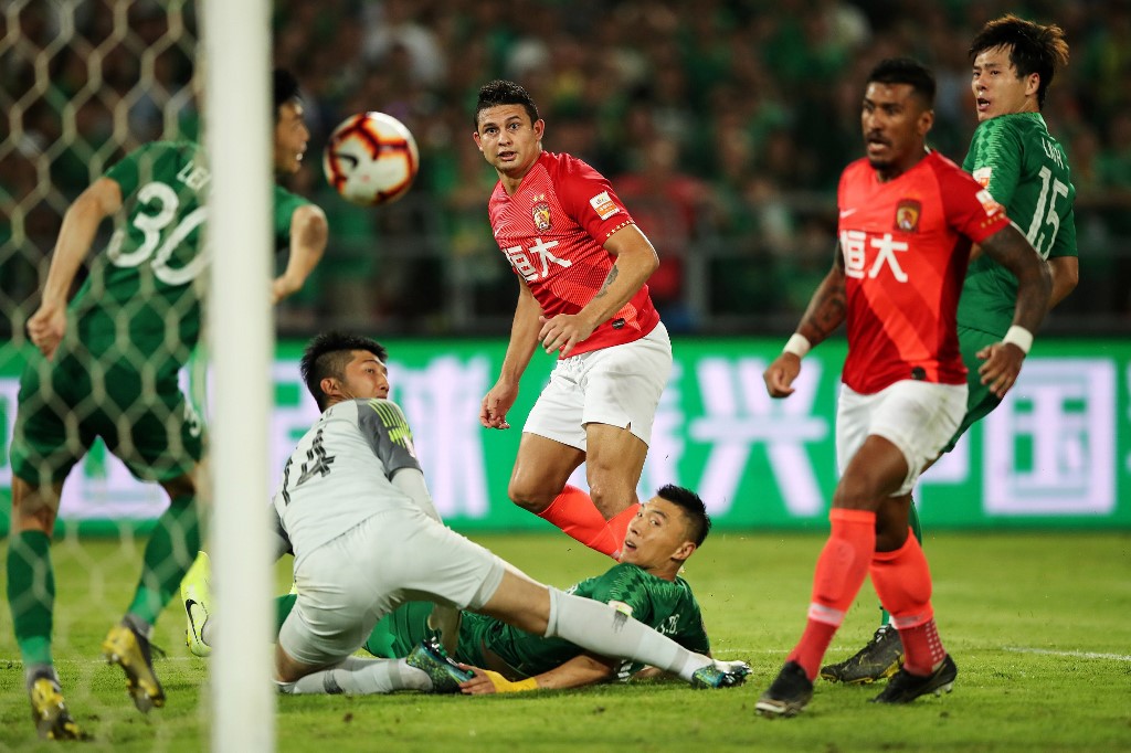 Elkeson é atacante do Guangzhou Evergrande, da China