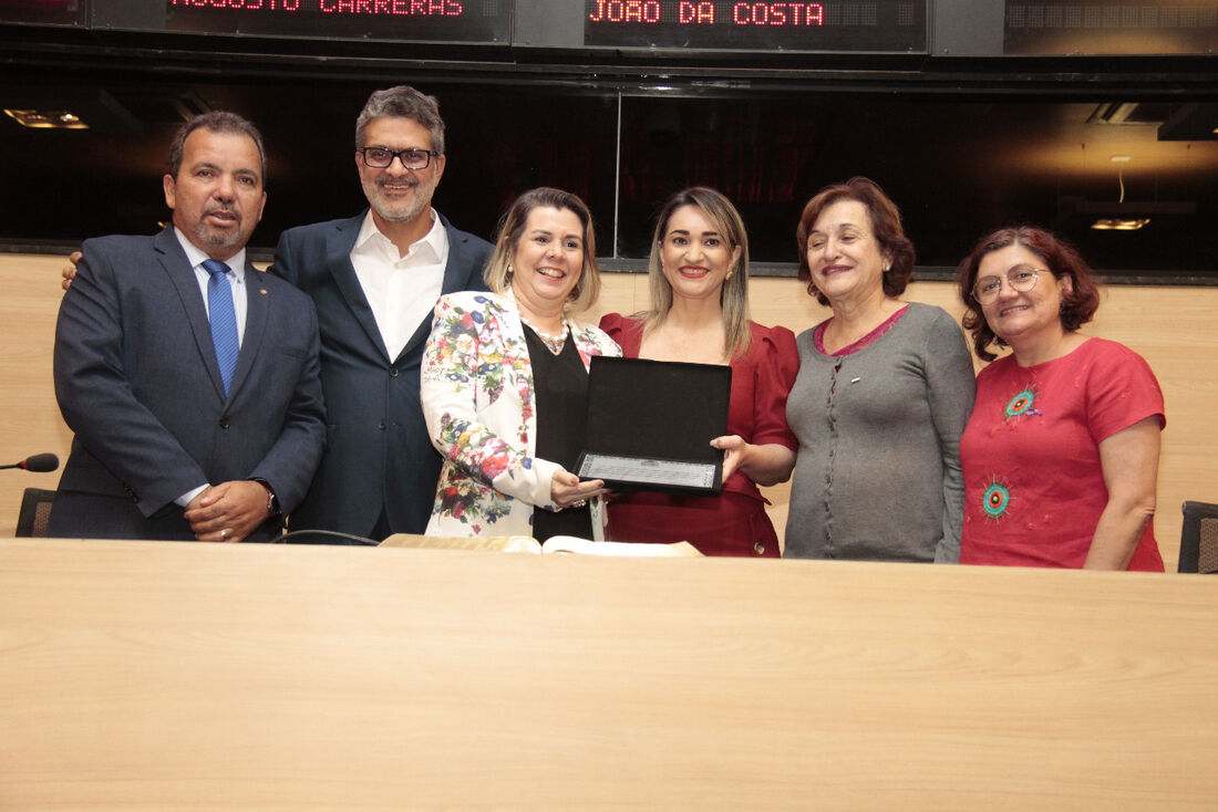 Homenagem da Câmara do Recife ao Instituto e à Lei Maria da Penha