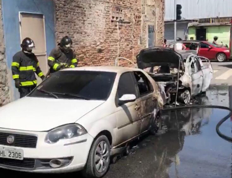 O incêndio ocorreu no inicio da tarde deste sábado(17)
