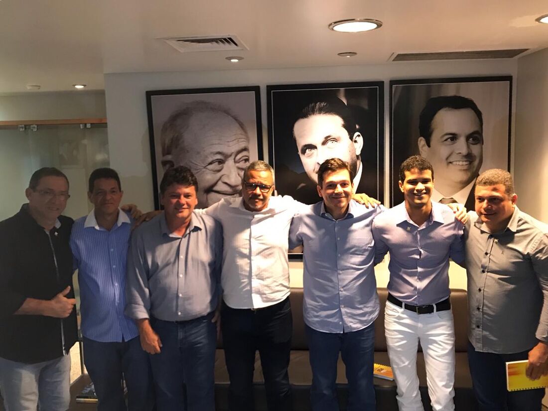 O prefeito Geraldo Julio destacou que o grupo formado por seis suplentes de vereador já possui identificação com a Frente Popular e as bandeiras defendidas pelo PSB