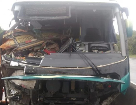 O acidente aconteceu na PE-009, por volta das 14h55 desta quinta-feira (22)