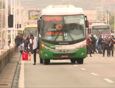 Sequestro de ônibus na ponte Rio-Niterói