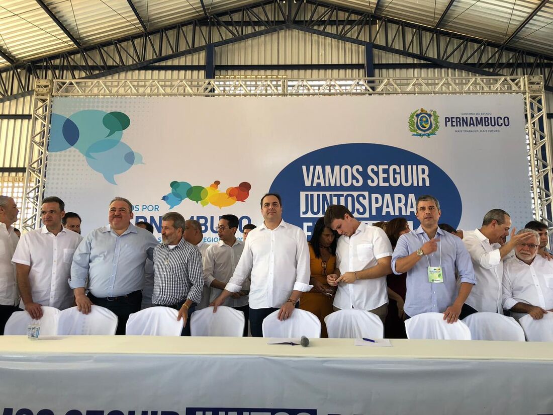 Ao longo de três dias, governador comandará debates nas cidades de Petrolina, Araripina e Salgueiro, ouvindo as propostas da população