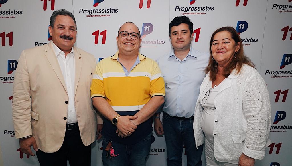 Presidente da Alepe, Eriberto Medeiros; Abdias Melo; presidente do PP e deputado federal Eduardo da Fonte; e a secretária geral do PP, Zélia Matos