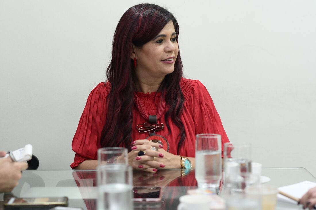 Deputada Gleide Ângelo (PSB), em visita à Folha de Pernambuco