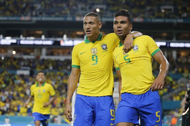 Richarlison e Casemiro atuando pela Seleção Brasileira