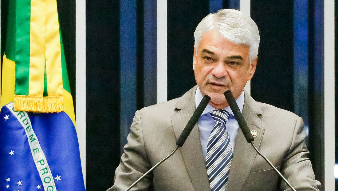 Líder do PT no Senado, Humberto Costa.