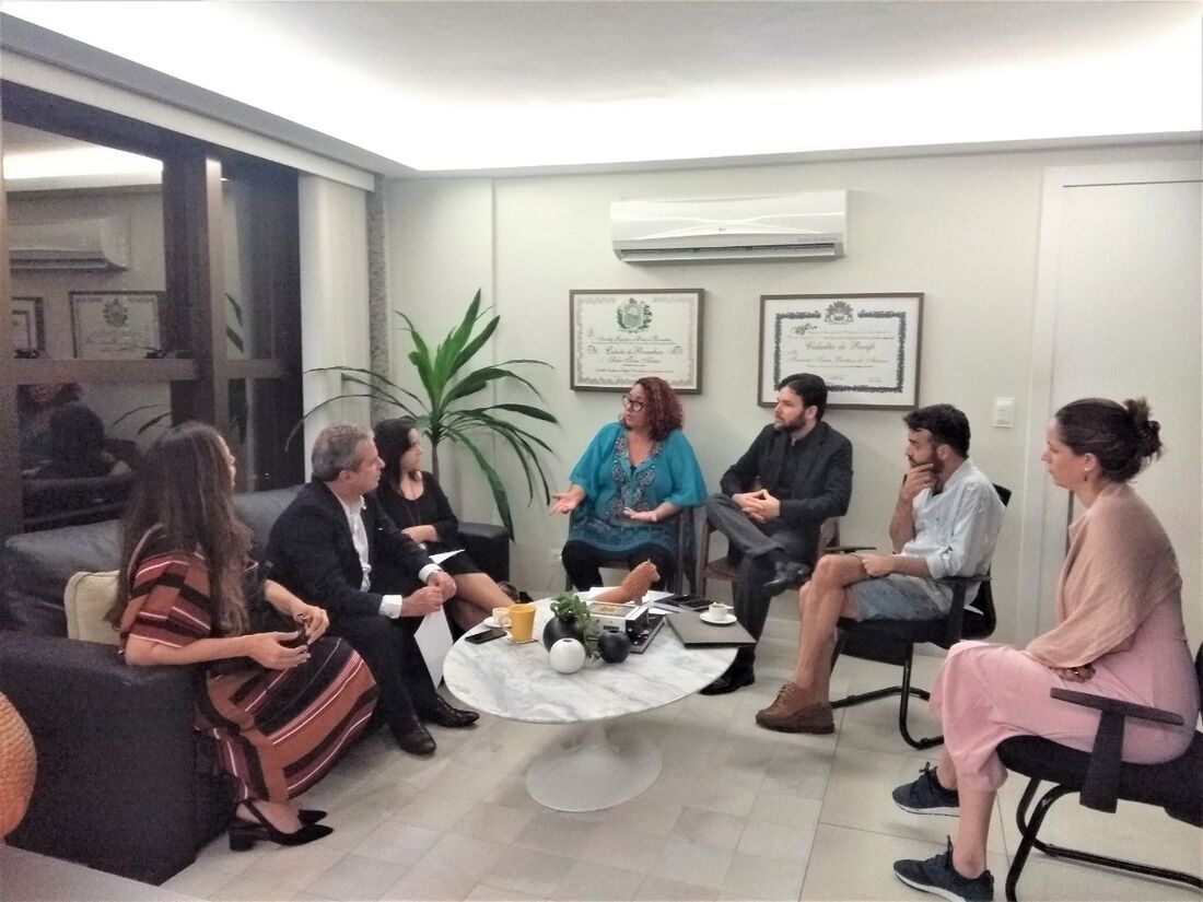 Tadeu Alencar (PSB) recebeu, em seu escritório político no Recife, um grupo de profissionais, entre produtores, advogados e membros de grupos representativos do segmento.