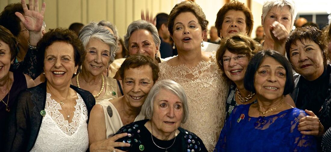 Com depoimento da ex-presidenta Dilma Rousseff e suas ex-companheiras de presídio, o filme vai além da narrativa histórica de censura 