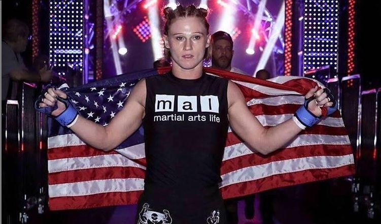 Katy Collins foi lutadora do Bellator