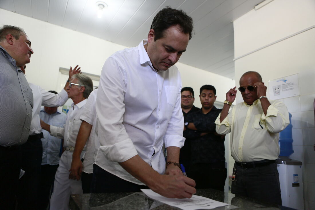 Governador também assinou autorização para iluminação do aeroporto e reforçou a campanha Plástico Zero