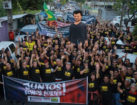 A manifestação ocorreu na tarde desta terça-feira (10)